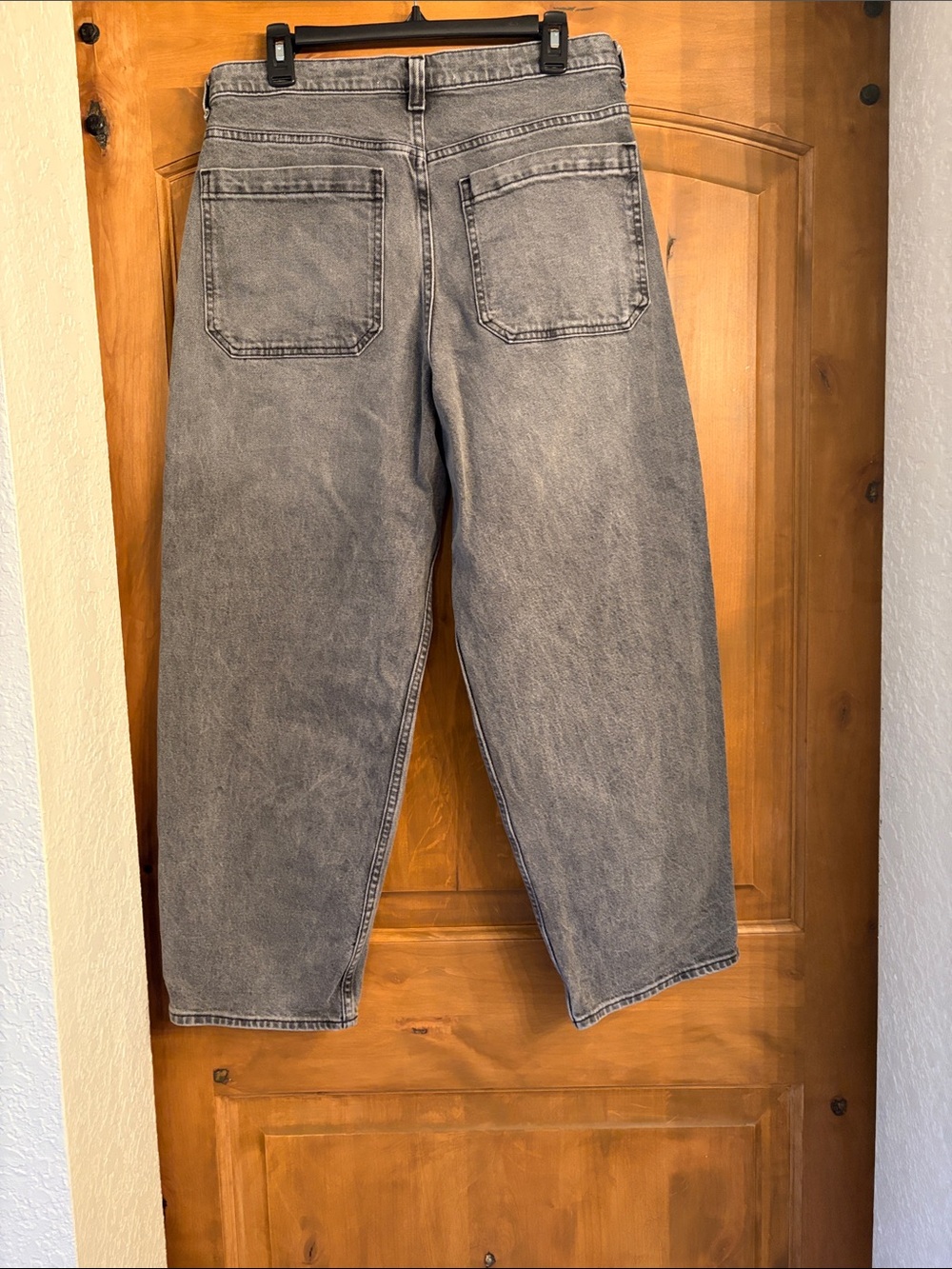 Hollister Men's Washed Gray Relaxed Jeans - Picture 3 of 3
